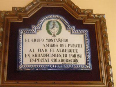 Placa  al bar EL ALBERGE, concedido por la Peña.